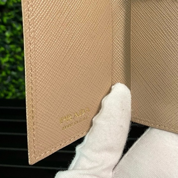 PRADA Saffiano 6 Key Holder in Nude Color - Picture 5 of 10